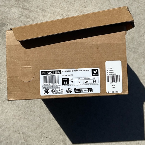 Veja Metallic Gold Sneakers - Picture 5 of 5